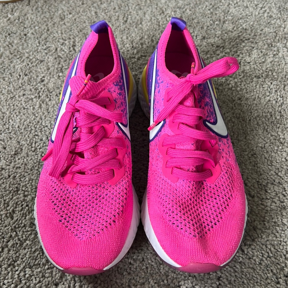 Nike React Pink